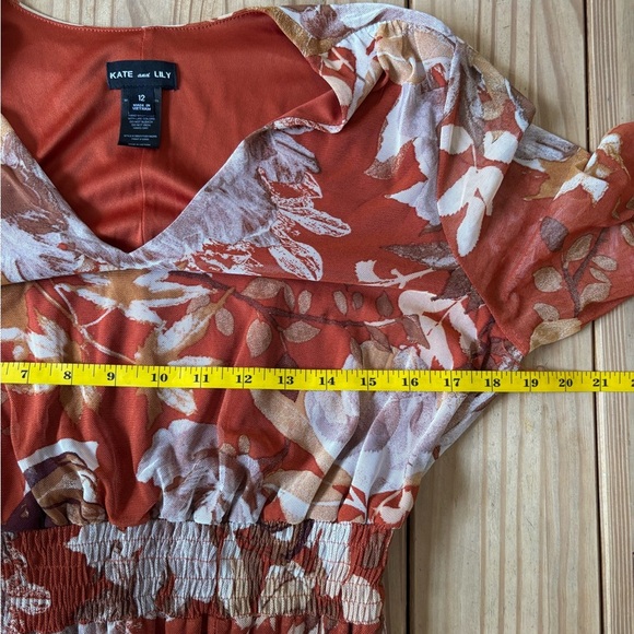 Chic Floral Midi Dress in Rust and Cream - Picture 7 of 10